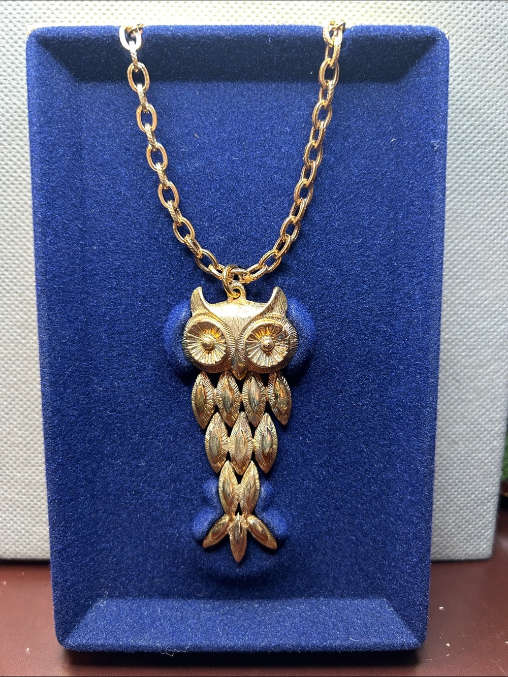 Vintage 1960’s Avon Gold Moving Owl Pendant Necklace -